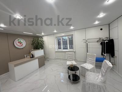Офисы, салоны красоты, медцентры и аптеки, образование, кабинеты и рабочие места · 250 м² за 800 000 ₸ в Алматы, Алатауский р-н