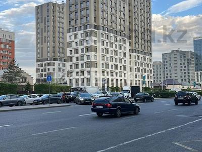 3-комнатная квартира · 88.4 м² · 11/16 этаж, Тауелсиздик 38/4 — Б. Момышулы за 60.5 млн ₸ в Астане, Алматы р-н