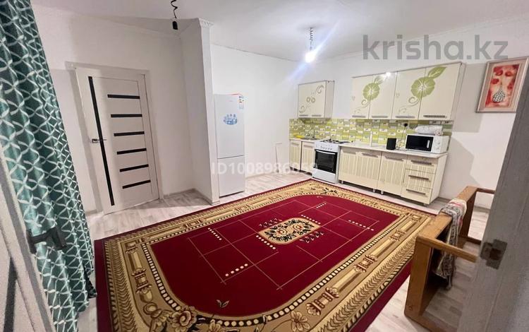 1-комнатная квартира · 50 м², мкр Береке, 8 6 за 150 000 ₸ в Атырау — фото 2
