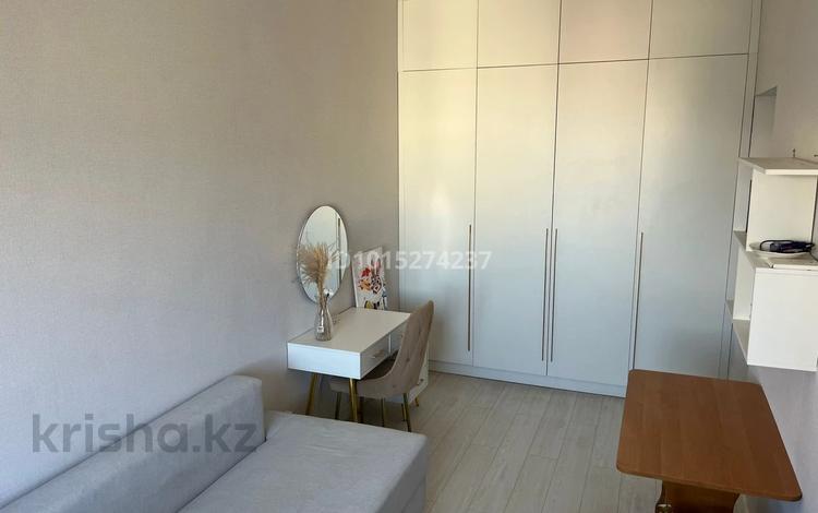 2-комнатная квартира · 66 м² · 16/24 этаж, Куанышбаева 12/1 — Очень удобное расположение в развитом районе города. Рядом находятся Дворец мира и согласия (Пирамида), мечеть Хазрет Султан, университет «Шабыт», театр им. К. Куанышбаева. В шаговой доступности необходимые объекты инфраструктуры. за 36 млн ₸ в Астане, Сарайшык р-н — фото 2