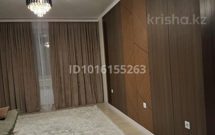 3-комнатная квартира · 74 м² · 2/5 этаж, мкр Бозарык 687/23 за 180 000 ₸ в Шымкенте, Абайский р-н — фото 2