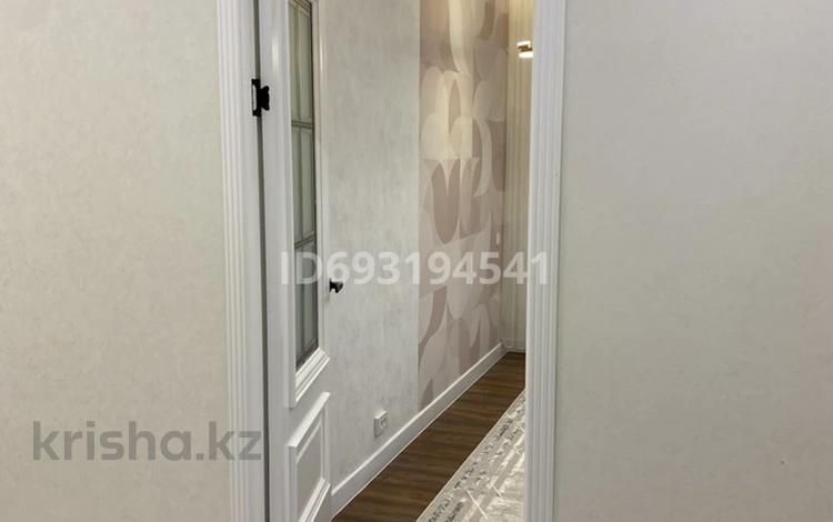 2-комнатная квартира, 72 м² помесячно, Сырым батыра 99/3 за 370 000 〒 в Шымкенте — фото 2