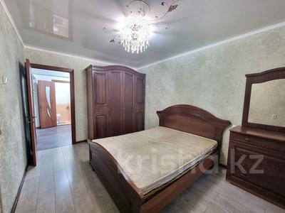 3-комнатная квартира, 72 м², 2/5 этаж помесячно, мкр Аксай-3А 68 за 250 000 〒 в Алматы, Ауэзовский р-н