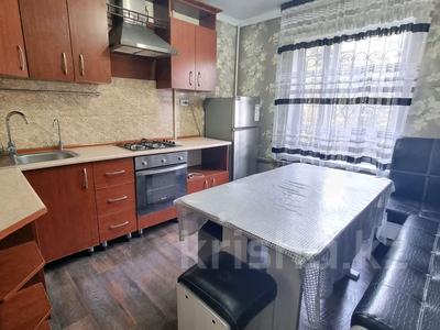 3-комнатная квартира, 72 м², 2/5 этаж помесячно, мкр Аксай-3А 68 за 250 000 〒 в Алматы, Ауэзовский р-н