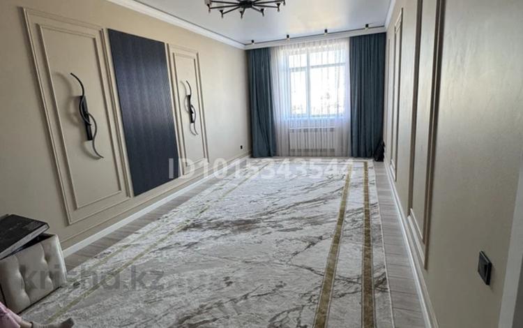 3-комнатная квартира · 108 м² · 5/9 этаж, мкр 8 177А — Санкибай батыр 177А за 300 000 ₸ в Актобе — фото 2