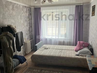 3-комнатная квартира · 60 м² · 1/5 этаж, Мухита — Мухита/Алмазова за 24.5 млн 〒 в Уральске, мкр Школьник