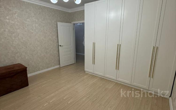 4-бөлмелі пәтер · 110 м² · 4/5 қабат, Алтын орда ш/а., бағасы: 45 млн ₸ в Актобе, мкр. Алтын орда — фото 2