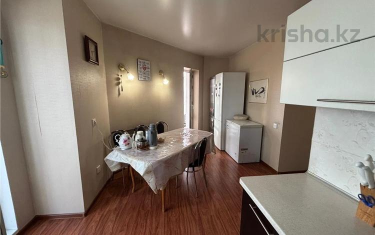 3-комнатная квартира · 100 м² · 7/9 этаж, мкр Юго-Восток, Республики за 38 млн ₸ в Караганде, Казыбек би р-н — фото 2