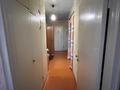 2-бөлмелі пәтер · 55 м² · 8/9 қабат, Курмангазы 150, бағасы: 16 млн ₸ в Уральске, мкр Школьник — фото 7