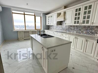 4-комнатная квартира · 300 м² · 28/35 этаж, Рахимжана Кошкарбаева 2 за 205 млн 〒 в Астане