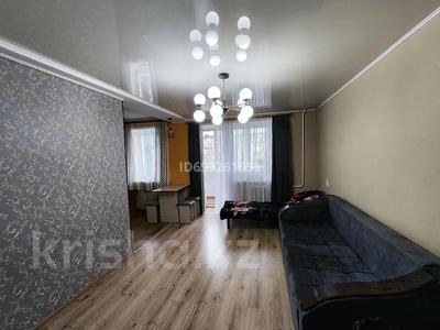1-комнатная квартира, 35 м², 3/5 этаж помесячно, Кабанбай батыра за 130 000 〒 в Усть-Каменогорске