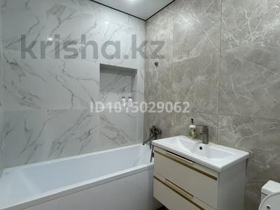 3-бөлмелі пәтер · 70 м² · 10/12 қабат, Ақсай-1 ш/а. — Толе би Момышулы, бағасы: 45 млн ₸ в Алматы, Ауэзовский р-н