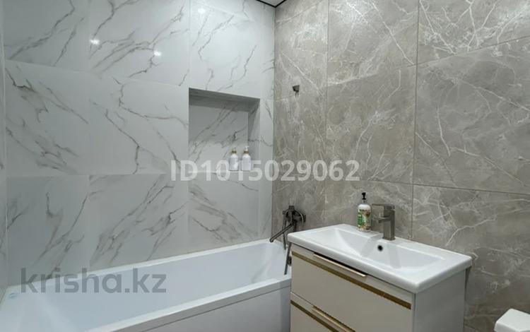 3-бөлмелі пәтер · 70 м² · 10/12 қабат, Ақсай-1 ш/а. — Толе би Момышулы, бағасы: 45 млн ₸ в Алматы, Ауэзовский р-н — фото 2