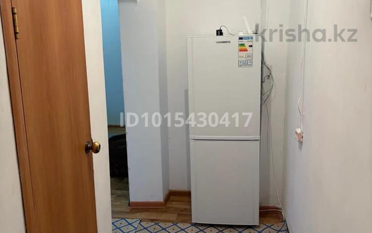 1-комнатная квартира · 40 м² · 5/5 этаж, Майкудук, 12й микрорайон 13 за ~ 7 млн ₸ в Караганде, Алихана Бокейханова р-н — фото 2