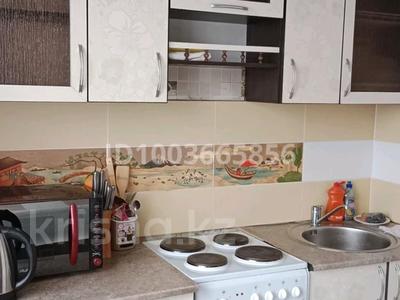 1-комнатная квартира · 35 м², Ауезова 63/2 за 10 000 〒 в Экибастузе