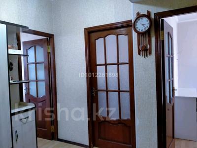 3-бөлмелі пәтер · 85 м² · 4/5 қабат, Просп. Жамбыла 186, бағасы: 180 000 ₸ в Таразе