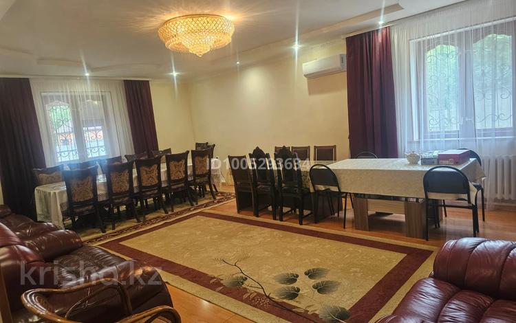 Отдельный дом · 4 комнаты · 320 м², Жамбыла 34 за 800 000 〒 в Уральске — фото 2