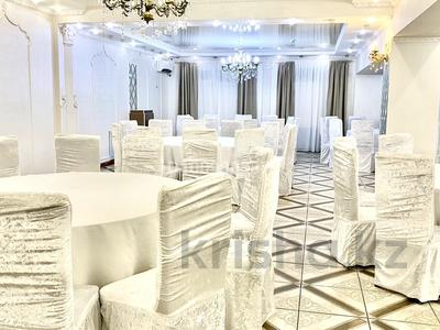 Дом · 4 комнаты · 350 м², Мызы 15/1 за 200 000 〒 в Усть-Каменогорске, Ульбинский