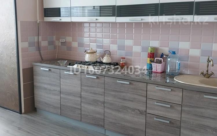 1-комнатная квартира · 50 м² · 1/5 этаж, мкр Северо-Восток за 120 000 ₸ в Уральске — фото 3
