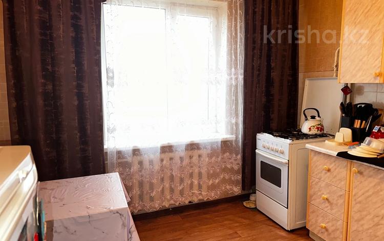 1-комнатная квартира, 35 м², 5/9 этаж, мкр 8 284 за 12.9 млн 〒 в Актобе, мкр 8 — фото 2