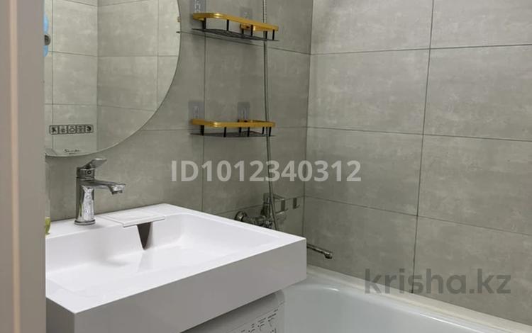 2-комнатная квартира · 41 м² · 10/10 этаж, Майкудук, Мкр Голубые пруды 6 за 150 000 ₸ в Караганде, Алихана Бокейханова р-н — фото 2