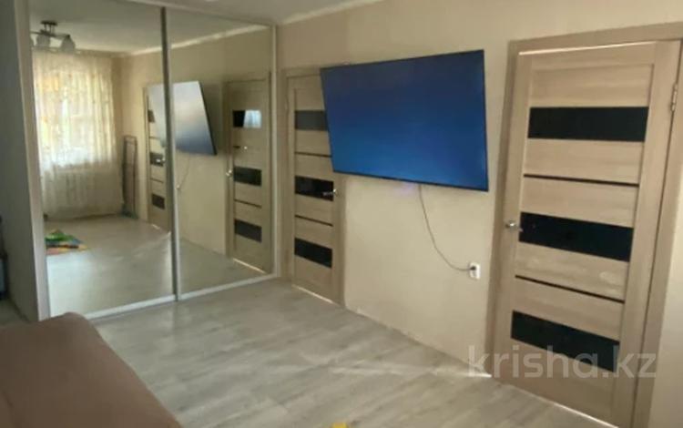 3-бөлмелі пәтер · 48 м² · 3/5 қабат, пр. Строителей, бағасы: 9.3 млн ₸ в Темиртау — фото 2