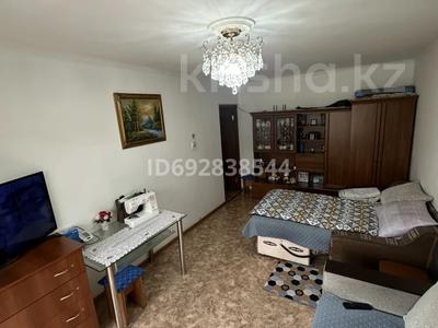 2-комнатная квартира, 42.5 м², 3/4 этаж, мкр №1 33 за 27 млн 〒 в Алматы, Ауэзовский р-н