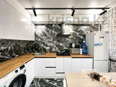 2-бөлмелі пәтер · 75 м² · 8/10 қабат, Центральный ш/а., Абая 26 — Томирис, бағасы: 16 000 ₸ в Атырау, мкр Центральный