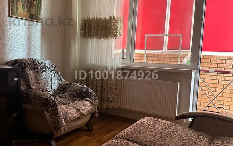 2-комнатная квартира · 64 м² · 14/16 этаж, мкр Юго-Восток, Шахтеров 52 — Букетова за 175 000 ₸ в Караганде, Казыбек би р-н — фото 2