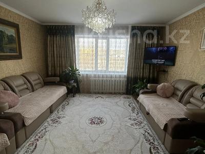 2-комнатная квартира, 54 м², 5/10 этаж, валиханова 159 за 23 млн 〒 в Семее