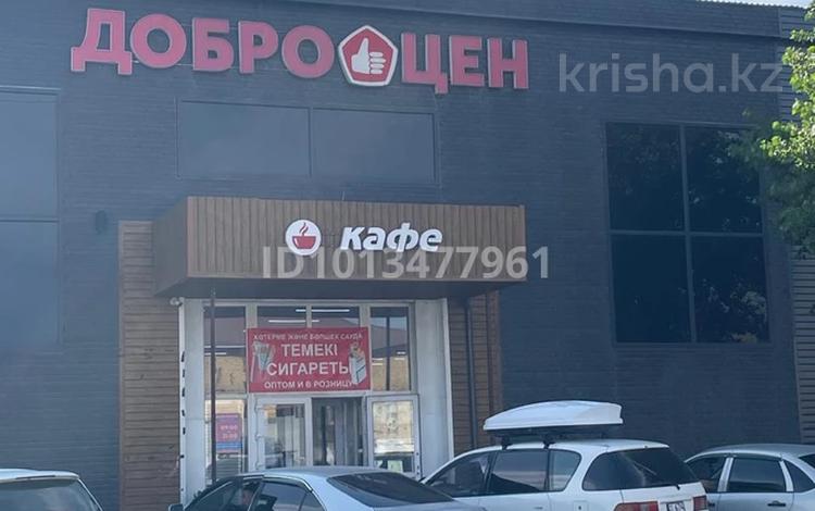 Еркін, кеңселер, дүкендер мен бутиктер, фитнес және спорт, медорталықтар мен дәріханалар, білім орталықтары, ойын-сауық, конференц-залдар, кабинеттер және жұмыс орындары · 950 м², бағасы: ~ 2.4 млн ₸ в Семее — фото 2