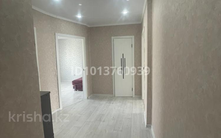 2-комнатная квартира · 62 м² · 7/9 этаж, мкр Жана Орда 4 за 200 000 ₸ в Уральске — фото 2