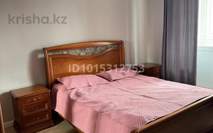 2-комнатная квартира · 90 м² · 7/8 этаж, Темирбека Жургенова 18/1 за 350 000 ₸ в Астане, Сарайшык р-н — фото 2
