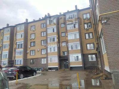 2-бөлмелі пәтер · 81 м² · 4/5 қабат, Ескі аэропорт ш/а., Достык 64, бағасы: 35 млн ₸ в Уральске, мкр Старый Аэропорт