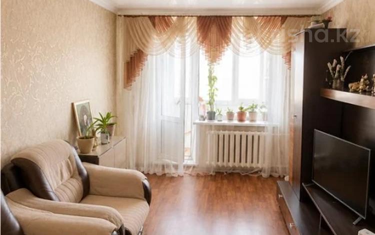 3-комнатная квартира · 62 м², Пришахтинск, 22й микрорайон за 14.5 млн ₸ в Караганде, Алихана Бокейханова р-н — фото 2