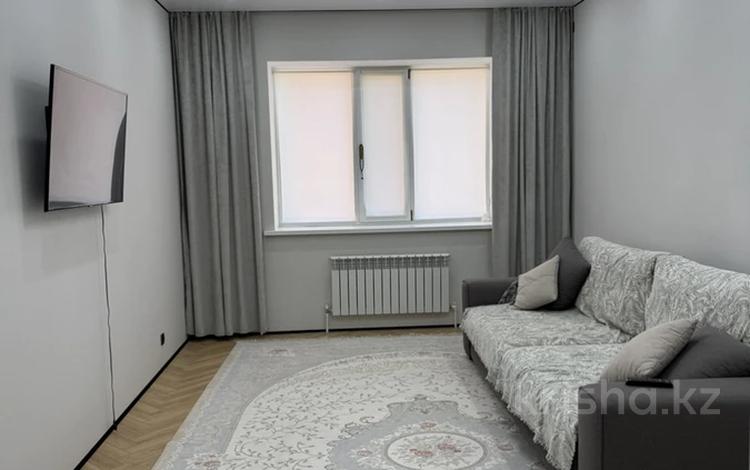 1-бөлмелі пәтер · 56 м² · 4/5 қабат, мкр. Алтын орда, Мангилик Ел 30Б — В центре Батыса, рядом супермаркет анвар, школа смарт билим,поликлиника Медикер, бағасы: 16 000 ₸ в Актобе — фото 2