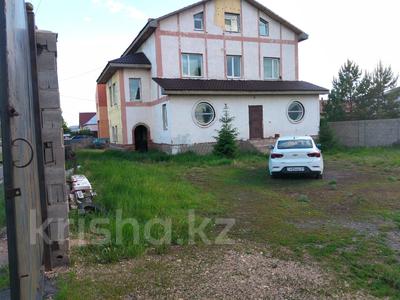 Отдельный дом · 4 комнаты · 298.2 м² · 10 сот., мкр Уркер, Мкр Уркер, Есет батыра 16 за 55 млн ₸ в Астане, Нура р-н