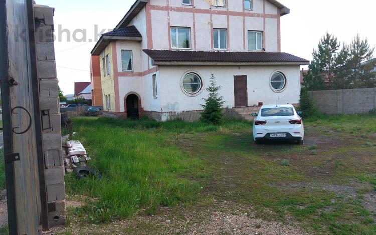 Отдельный дом · 4 комнаты · 298.2 м² · 10 сот., мкр Уркер, Мкр Уркер, Есет батыра 16 за 60 млн ₸ в Астане, Нура р-н — фото 2
