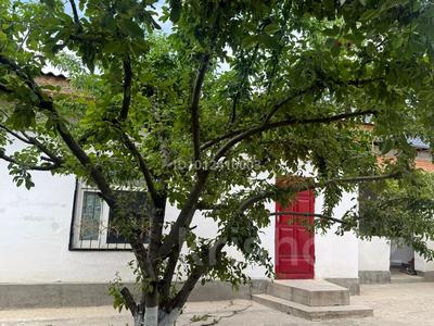 1-комнатная квартира · 40 м² · 1/1 этаж, ул. Арыстан Баба 93/95 за 8 000 〒 в Туркестане