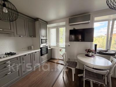 3-бөлмелі пәтер · 57 м² · 5/5 қабат, мкр Михайловка , Крылова 44, бағасы: 32 млн ₸ в Караганде, Казыбек би р-н