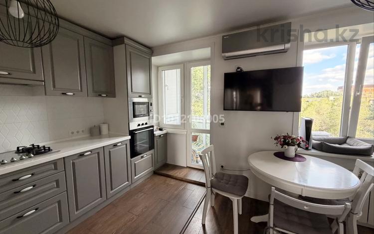 3-комнатная квартира · 57 м² · 5/5 этаж, мкр Михайловка , Крылова 44 за 32 млн ₸ в Караганде, Казыбек би р-н — фото 3