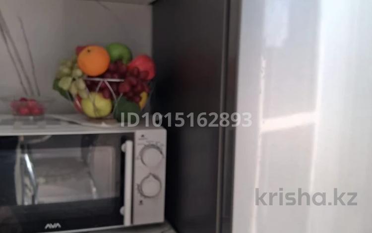 1-комнатная квартира · 40 м² · 12/12 этаж, мкр Уркер, Чингиз Айтматова 60 за 250 000 ₸ в Астане, Нура р-н — фото 2