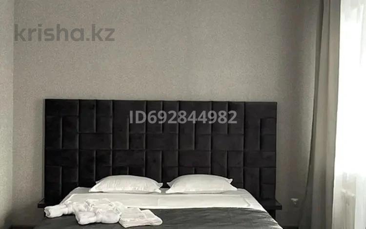 1-комнатная квартира · 54 м² · 9/12 этаж, А.Шарипова 145А за 20 000 ₸ в Алматы, Алмалинский р-н — фото 2