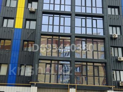 2-комнатная квартира · 55 м² · 5/9 этаж, Самал 82/6 — Коняхина за 22.5 млн ₸ в Уральске