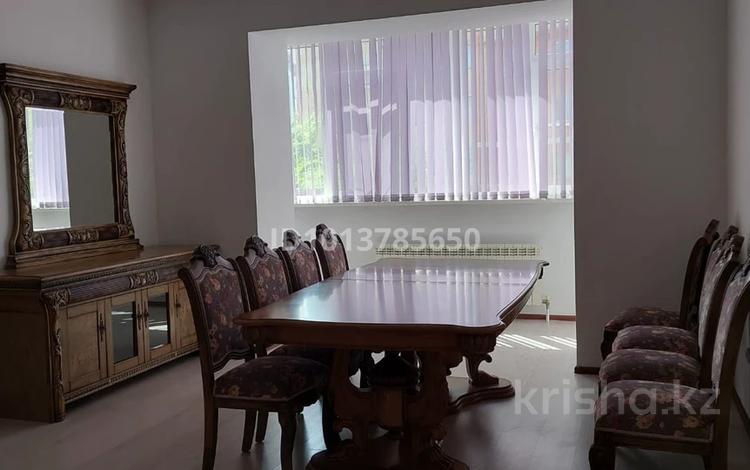 2-комнатная квартира · 100 м² · 1/8 этаж, мкр. Алтын орда, Санкибай батыра 40/3 за 220 000 ₸ в Актобе — фото 2