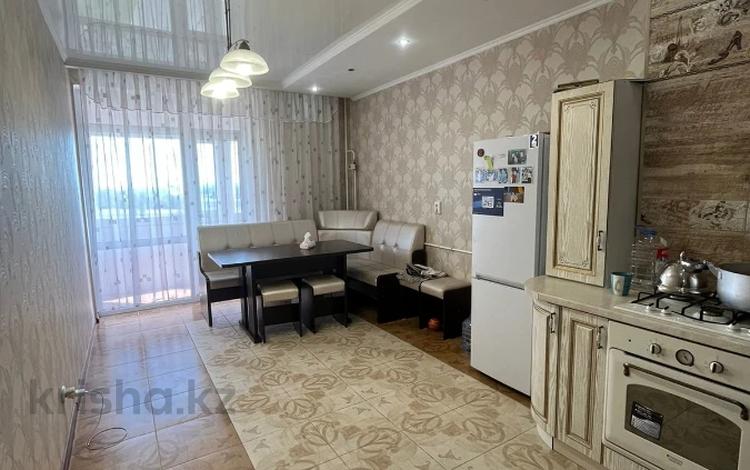 3-бөлмелі пәтер, 94 м², 5/6 қабат, 5-й Микрорайон 10б, бағасы: ~ 32.8 млн 〒 в Костанае — фото 2