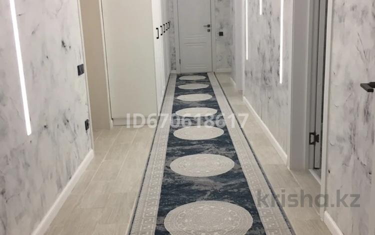 3-бөлмелі пәтер · 110 м² · 8/10 қабат, Жеңіс ш/а 11, бағасы: 50 млн ₸ в Уральске, мкр Женис — фото 2