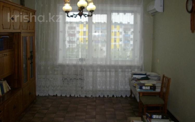 4-комнатная квартира, 76.9 м², 4/4 этаж, 1 микрорайон 54 за 16.2 млн 〒 в Лисаковске — фото 2