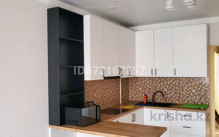 2-комнатная квартира · 40 м² · 8/10 этаж, мкр Аксай-5, Мкр Аксай 25 — Момышулы за 15 000 ₸ в Алматы, Ауэзовский р-н — фото 2
