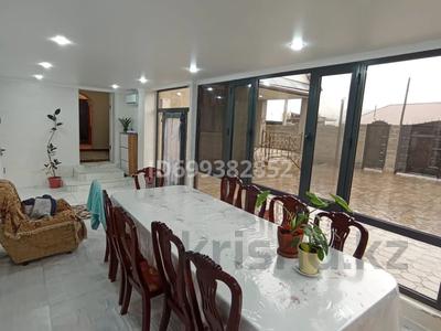 Отдельный дом · 8 комнат · 220 м² · 10 сот., 2 улица сенкібая 81 — Конечный остоновака 8 автобуса за 40 млн 〒 в Таразе